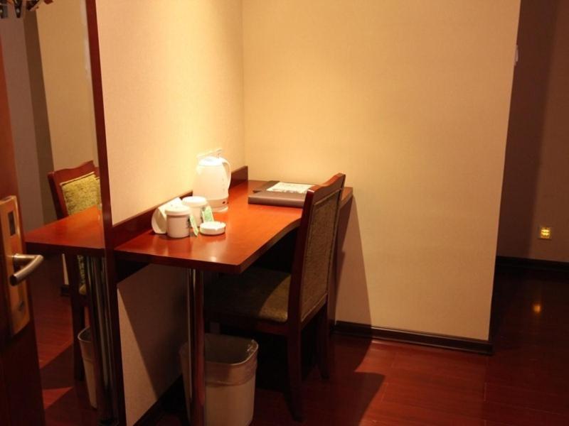 Greentree Inn Guiyang Court Street West Zhongshan Road Subway Station Business Hotel Exterior photo