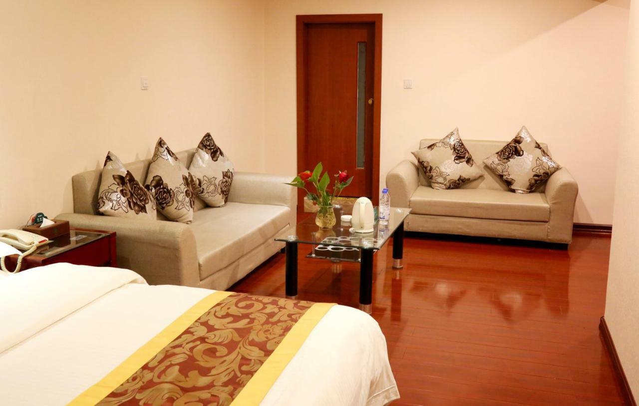 Greentree Inn Guiyang Court Street West Zhongshan Road Subway Station Business Hotel Exterior photo